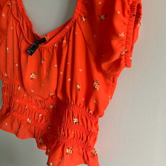 Off-the-shoulder Crop Top - Picture 3 of 4